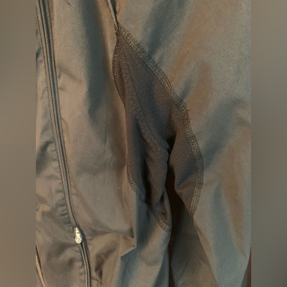 Lululemon jacket. Size 8 - Picture 7 of 8